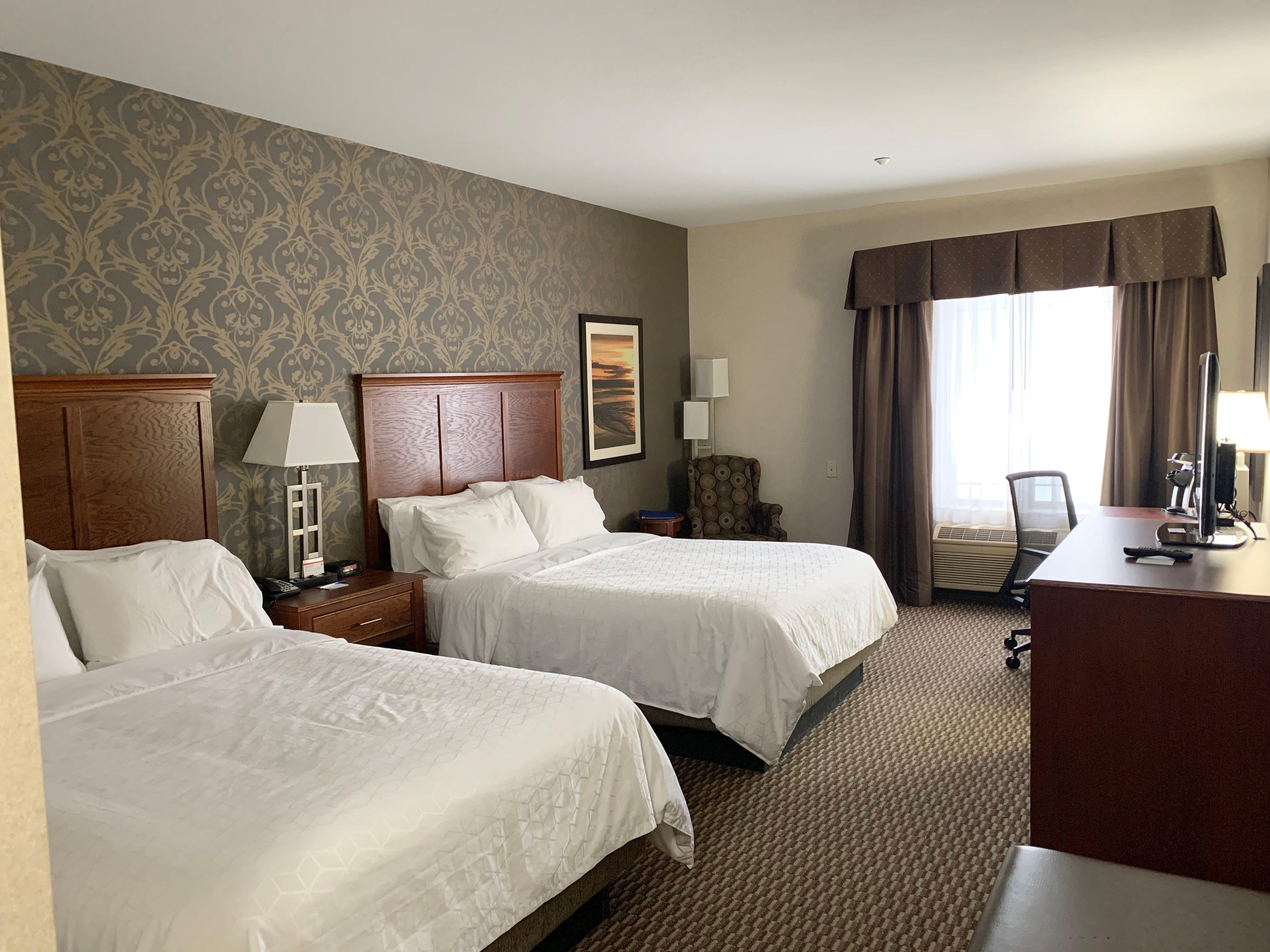 Holiday Inn Express Holland By Ihg Exterior photo